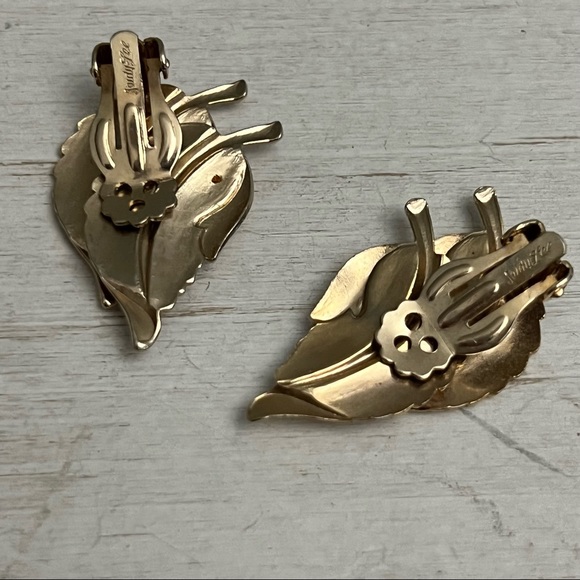 Judy Lee Vintage 1980s Gold Tone Double Leaves Clip On Earrings - Picture 2 of 10